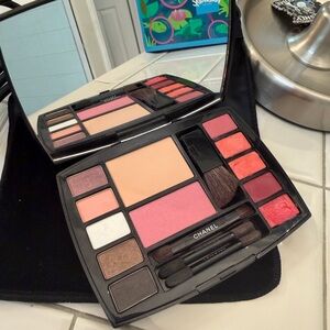 Chanel Glossy Black Compact